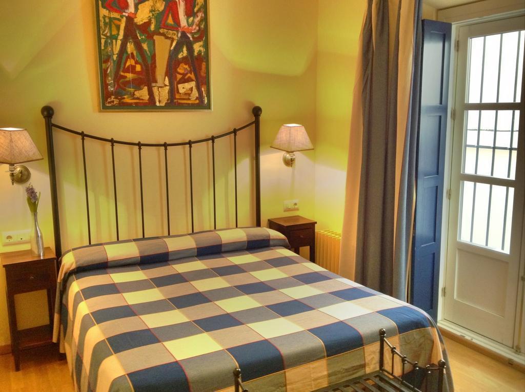 Apartamentos Suites Santa Cruz Sevilla Exteriör bild